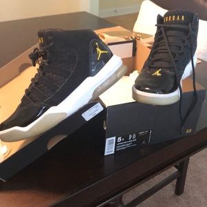 Boys Jordan Max Aura size 5